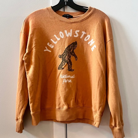 LA Hearts Yellowstone Bigfoot Crewneck Lightweight Size M Sweatshirt - Picture 1 of 3